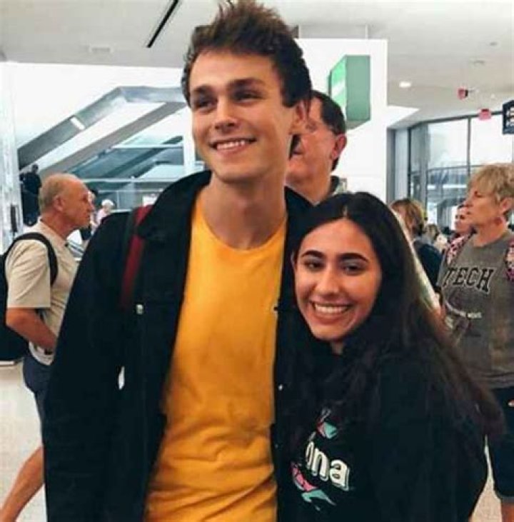 Jonah Marais Age, Height, Dating, Relationship, Girlfriend & Net Worth