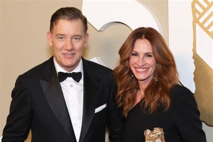 Julia Robert says George Clooney is ‘obsessed’ with Clive Owen