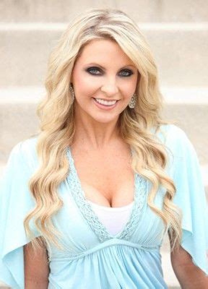 Julie Dorenbos Bio, Wiki, Age, Height, Body Measurement, Personal Life & Net Worth