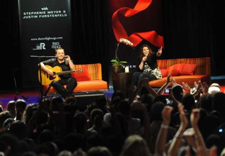 Justin Furstenfeld Net Worth - Wiki, Age, Weight and Height, Relationships, Family, and More