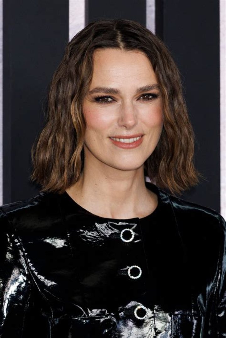 Keira Knightley looked adorable in Chanel for her OBE investiture