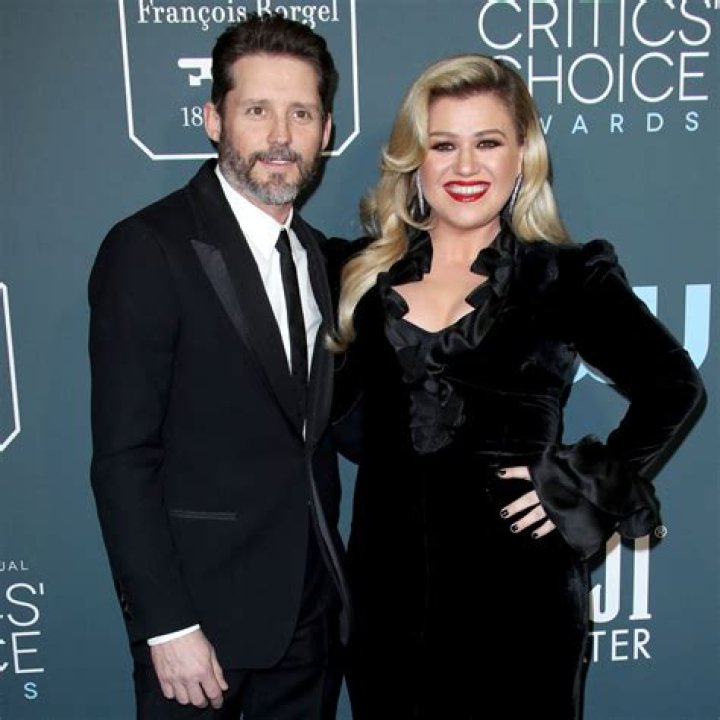 	Kelly Clarkson finally settled her divorce, Brandon will get roughly $3.8 million-plus	