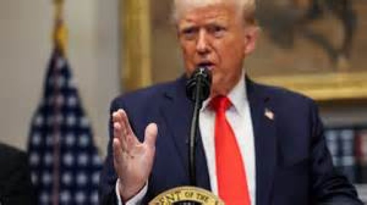 Kelsey Grammer tried to talk about supporting Trump but publicists stopped him