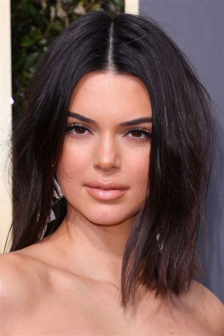 Kendall Jenner reveals a choppy, layered haircut on Elle: cute & ’90s?