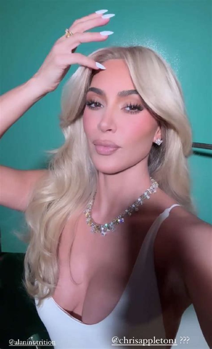 	Kim Kardashian goes ‘blonde’ for a night, but it’s just a wig: thirsty for attention?	