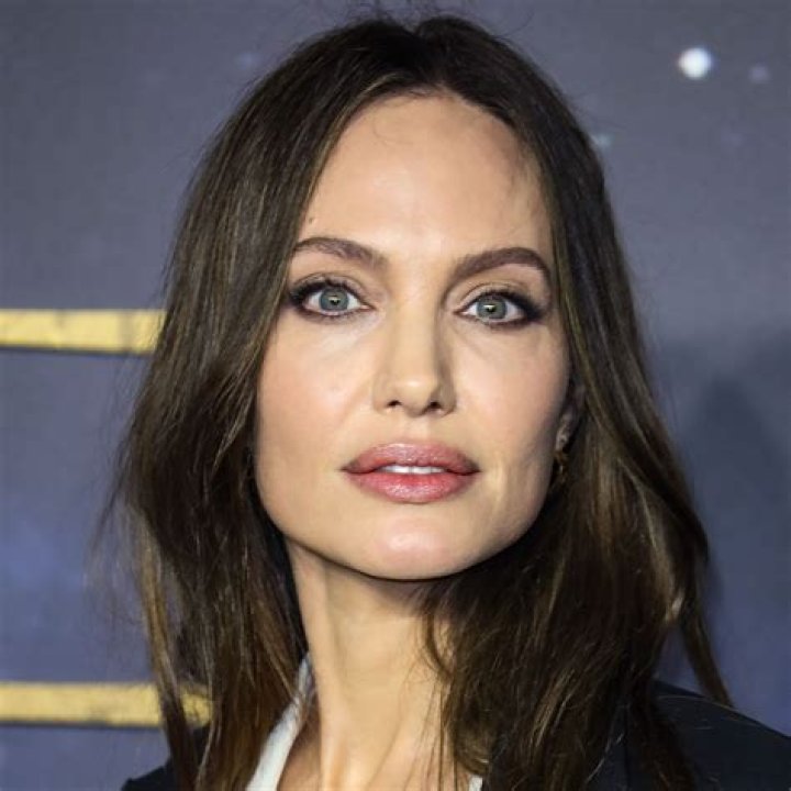L&S: Angelina Jolie was cracked-out during a 2000 interview (video!)