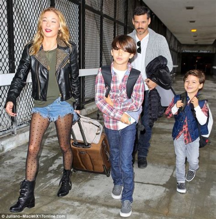 LeAnn Rimes wears miniskirt, deep-V to a kids’ game: tacky & inappropriate?