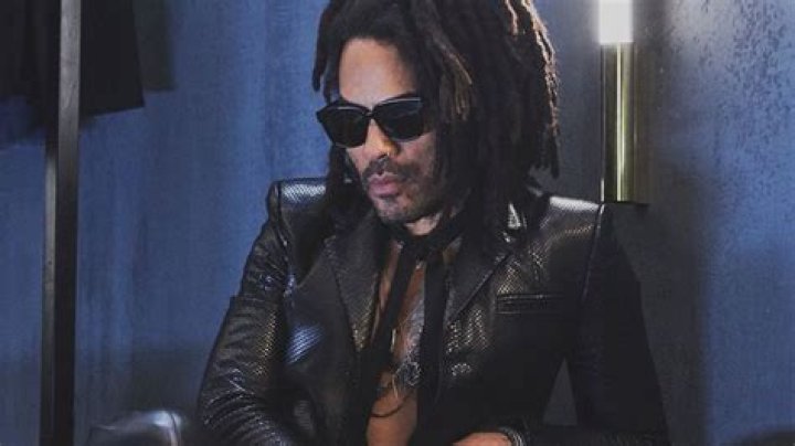 Lenny Kravitz scrubs himself with ‘sand from the ocean’ when he’s in the Bahamas
