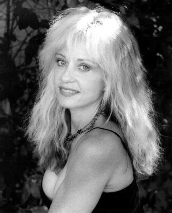 Linnea Quigley Net Worth - Wiki, Age, Weight and Height, Relationships, Family, and More