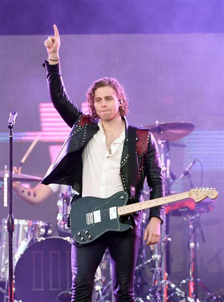 Luke Hemmings Net Worth - Wiki, Age, Weight and Height, Relationships, Family, and More