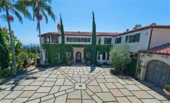 Lydia Hearst Net Worth: Career & Media