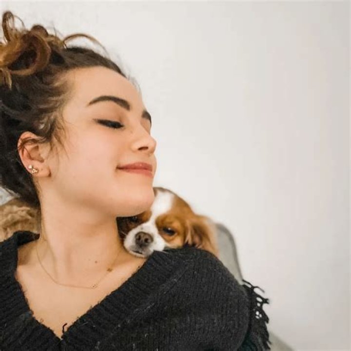 Mary Mouser Pets - Celebrity Pets