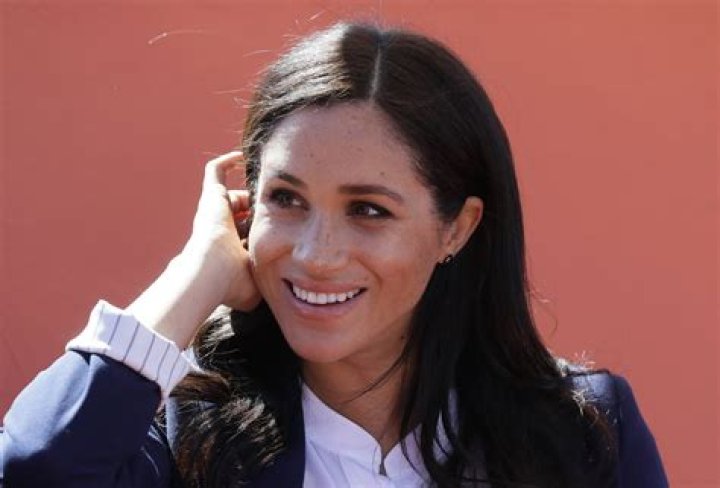 Meghan Markle’s half-sister says Meghan is ‘shallow, narcissistic & selfish’