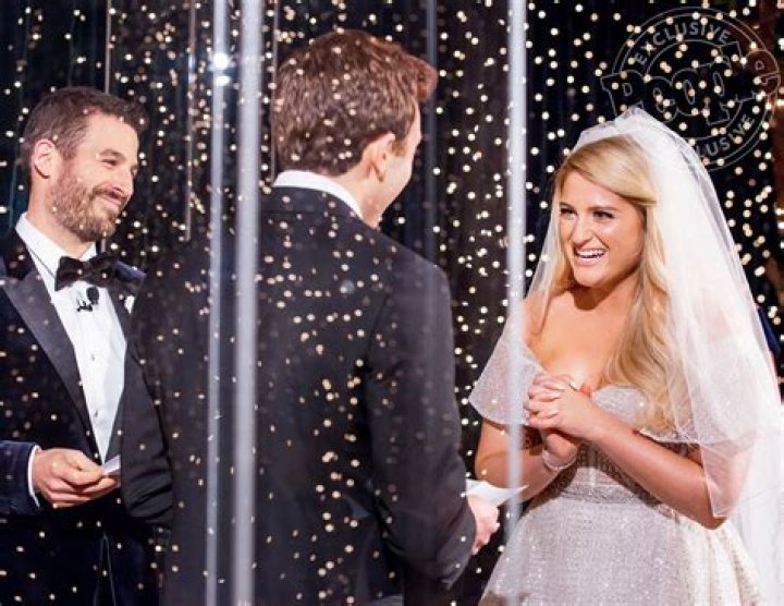 Meghan Trainor & Daryl Sabara had a backyard wedding on her birthday