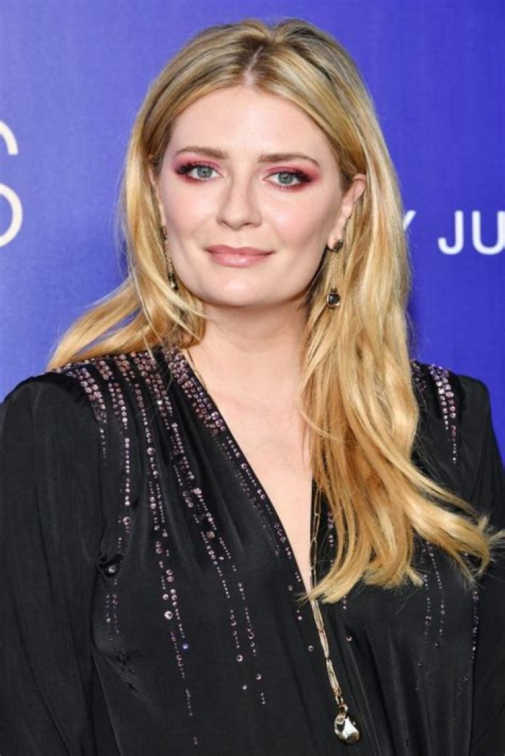 Mischa Barton Net Worth - Wiki, Age, Weight and Height, Relationships, Family, and More