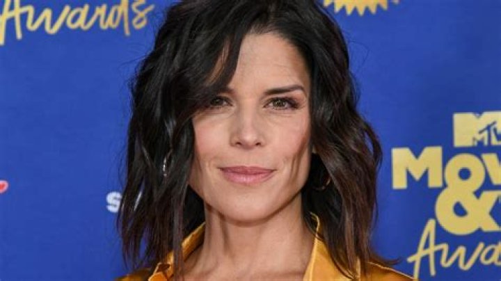 Neve Campbell’s family expands! She adopts a baby boy named Caspian !