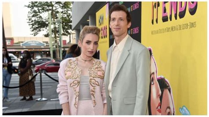 New Girl actress Zoe Lister-Jones is Divorcing her husband Daryl Wein!