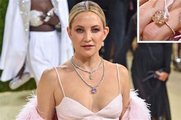 Newly Engaged Kate Hudson Shows Off Engagement Ring at Met Gala 2021