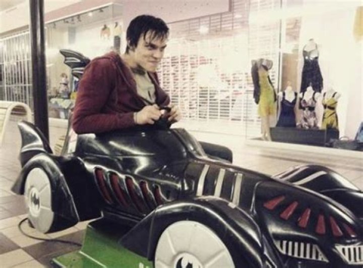 Nicholas Hoult Bio (Wiki) 