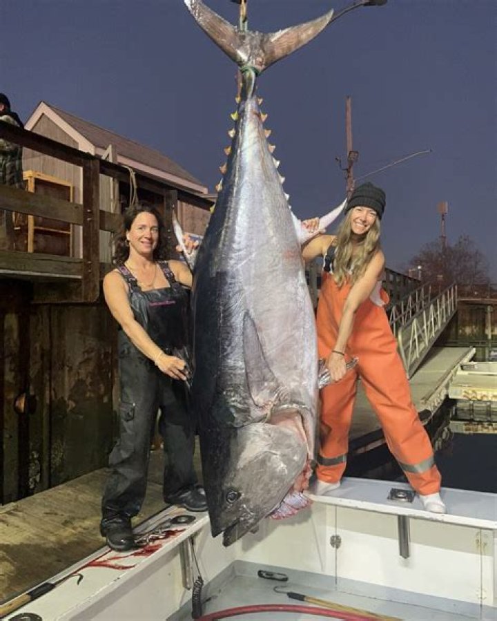 Professional Fisherwoman Emily Riemer caught a monster fish! Know about her Instagram profile