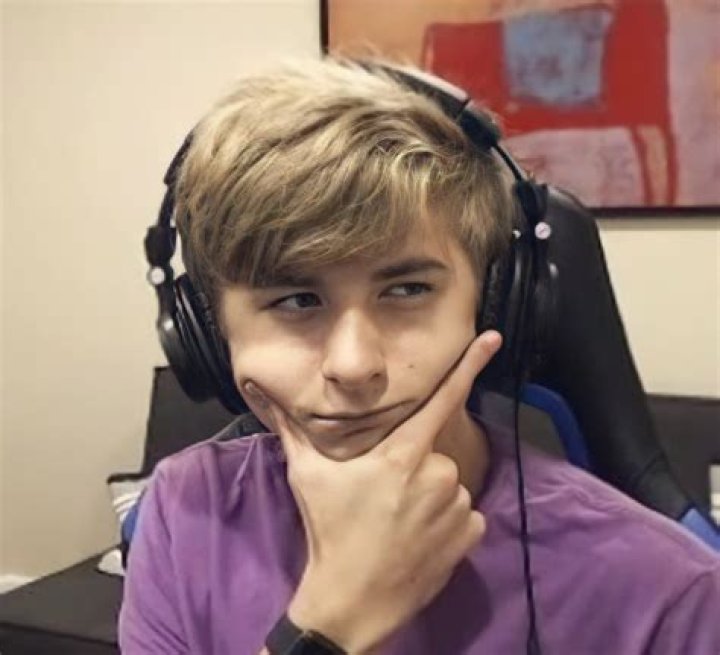 Purpled’s Biography: Real Name, Age, Height, Girlfriend, Salary