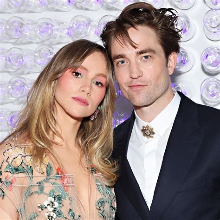 “Robert Pattinson & Suki Waterhouse finally made their red carpet debut” links