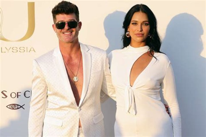 Robin Thicke & April Love Geary will name their daughter Mia Love Thicke, you guys
