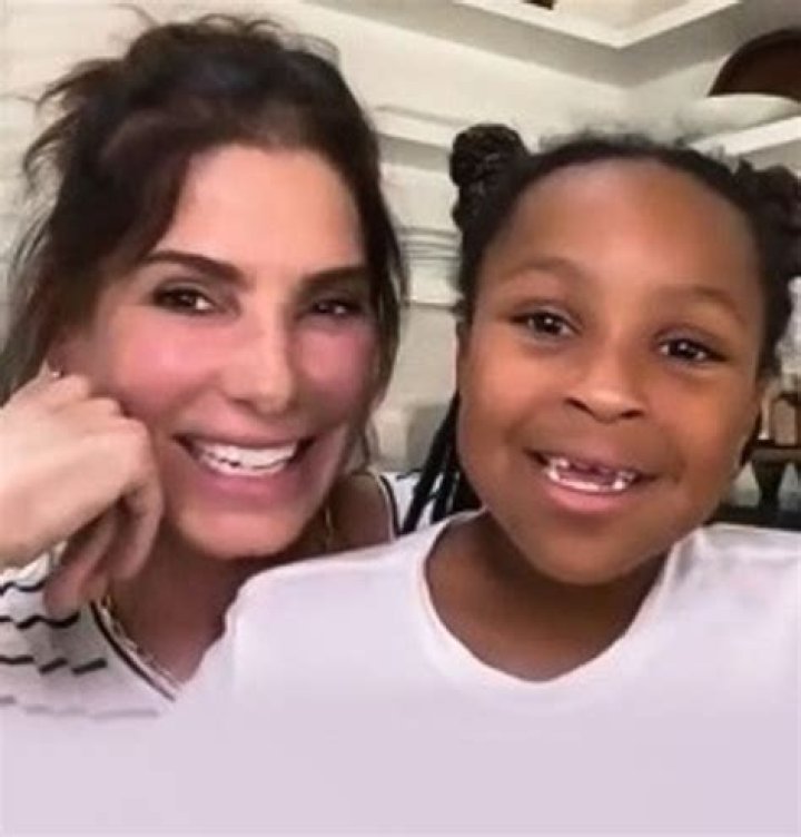 Sandra Bullock meets with her stepdaughter for lunch, avoids paparazzi for days