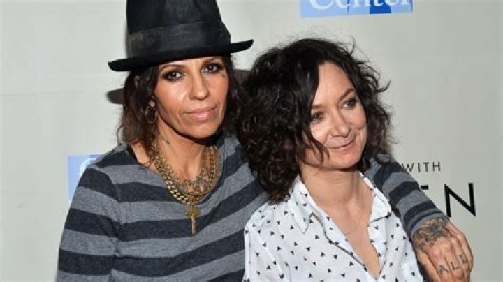 Sara Gilbert is a married woman now. In a same-sex marriage with Linda Perry