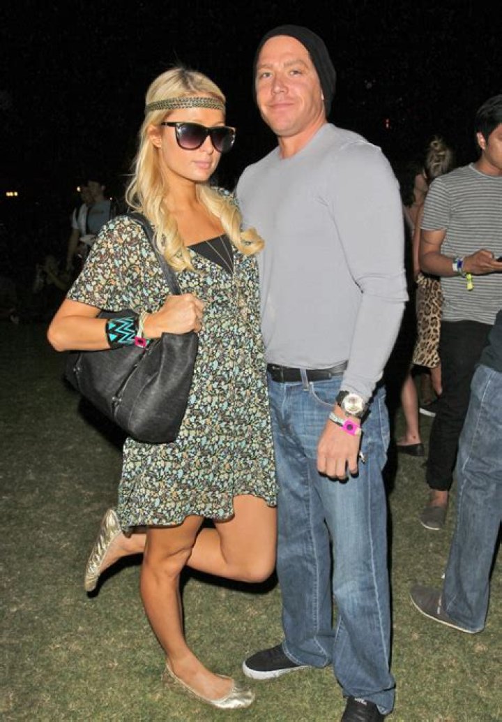 Sarah Shahi bashes Paris Hilton on Twitter: “Horrible excuse for a human being”