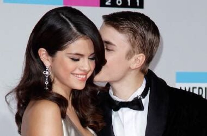Selena Gomez jokes about making Justin Bieber cry: hilarious or mean?