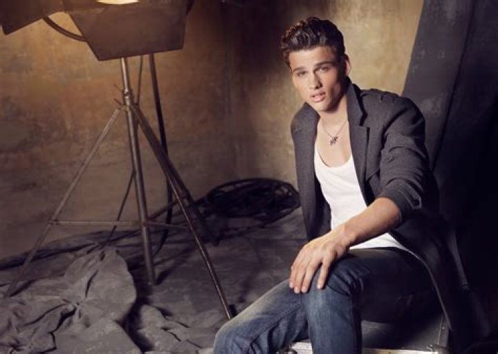 Simon Nessman Bio (Wiki) 