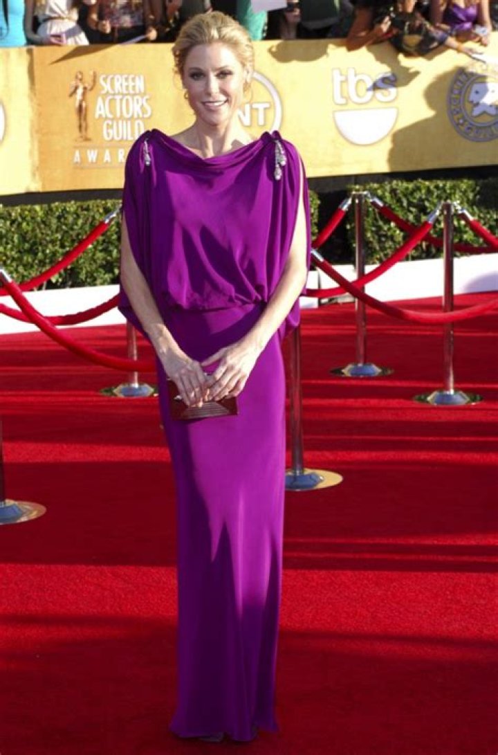 Sofia Vergara & Julie Bowen coordinate colors at the SAGs: lovely & improved?