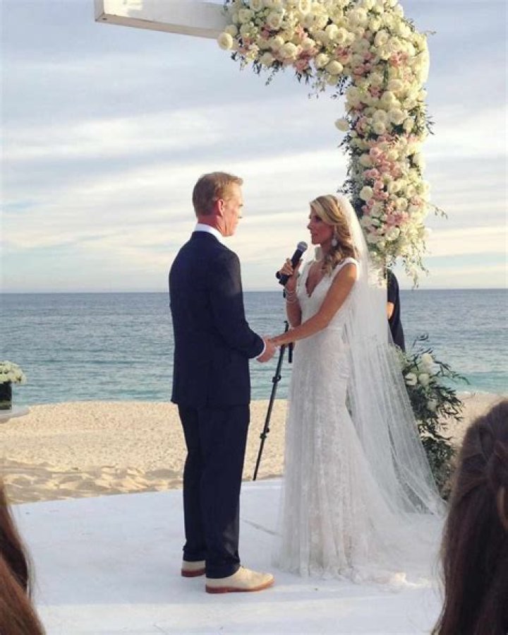 Sportscaster Joe Buck and Reporter Michelle Beisner's wedding in Mexico! Also know about their Children
