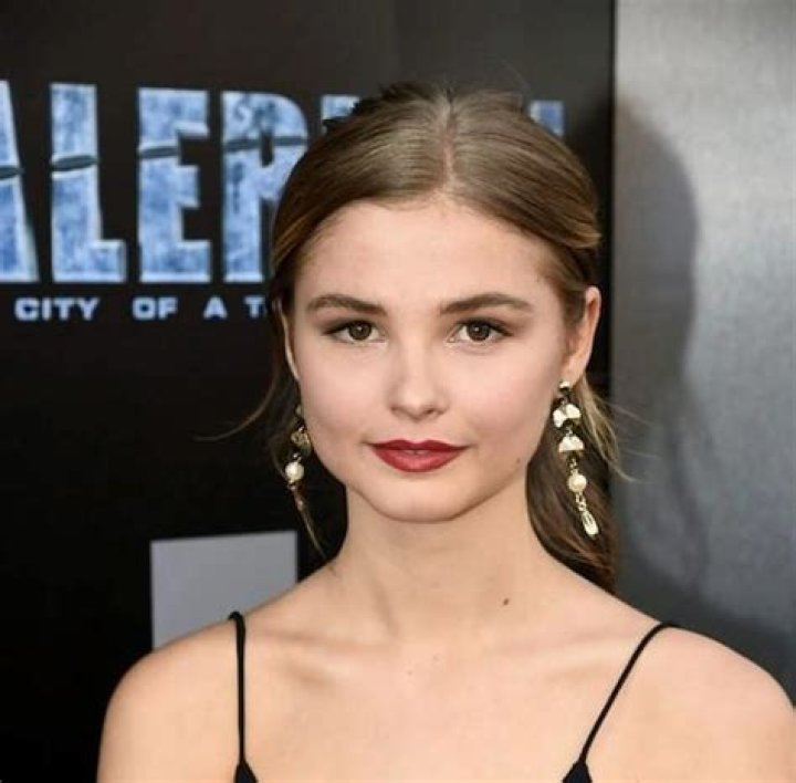 Stefanie Scott Bio (Wiki) 