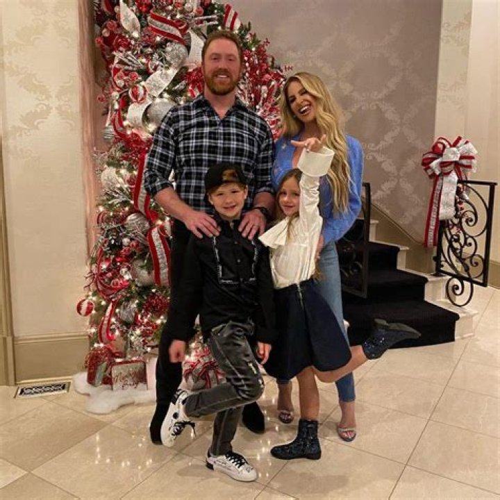 Strong Marriage Of Kim Zolciak And Her Husband Kroy Biermann With Their Six Kids;