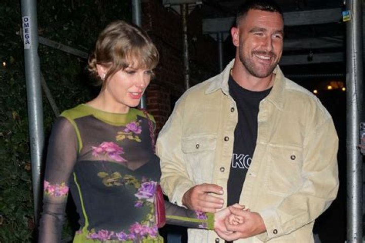 Taylor Swift's excitable kiss with Travis Kelce is exposing four green flags