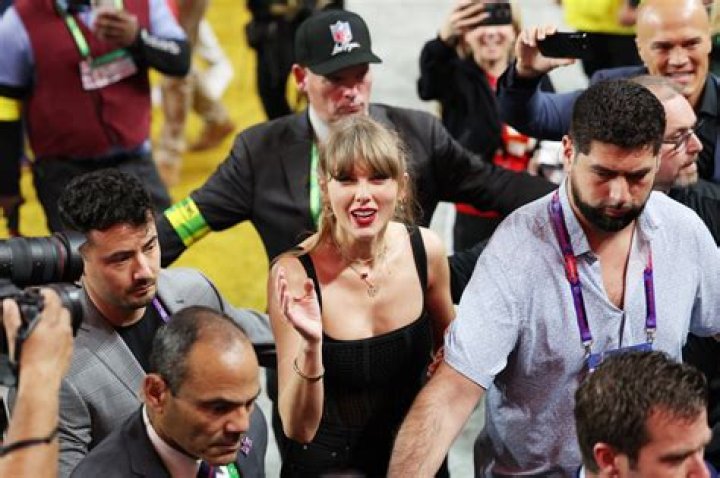 Taylor Swift’s security guards won’t let peasants access the public beach