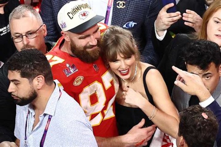 Taylor Swift & Travis Kelce shut down a trendy restaurant after the Chiefs game