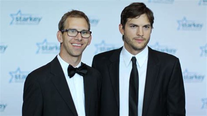 The Best Tweets from Ashton Kutcher’s Twin Brother