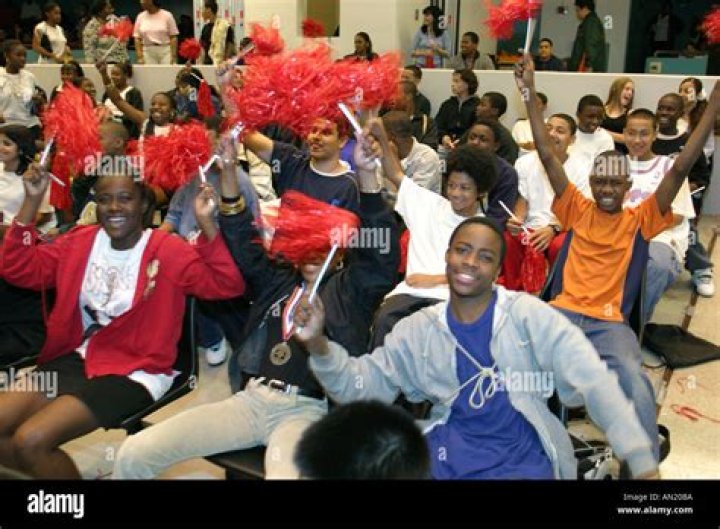 	Tony Romo & Will Smith give inspirational speeches at high school pep rally	