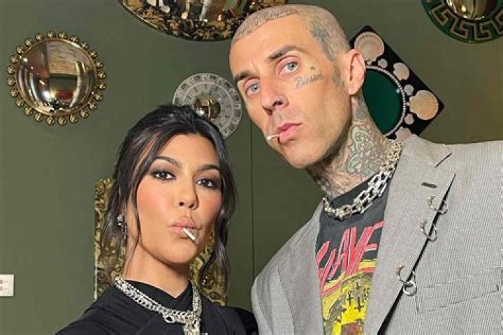 Travis Barker got Kourtney Kardashian a ridiculous amount of flowers again