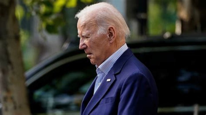 Unvaccinated dumbass loser Aaron Rodgers mocked Joe Biden, books & the CDC