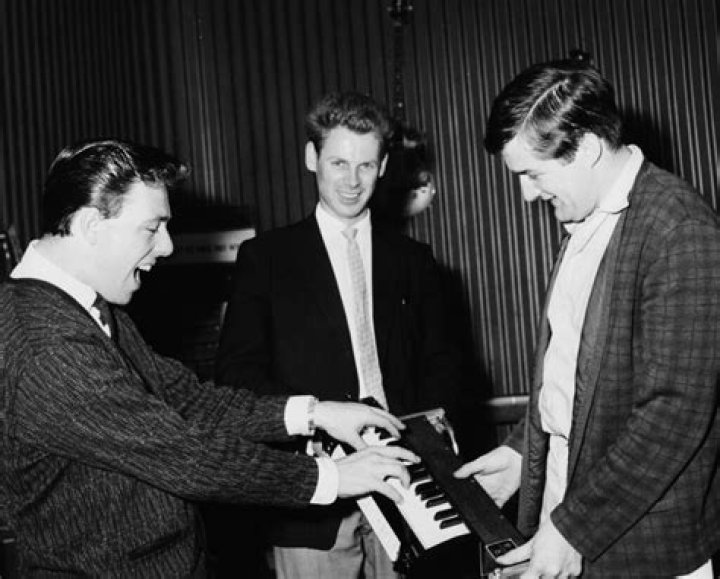 Vic Flick Net Worth - Wiki, Age, Weight and Height, Relationships, Family, and More