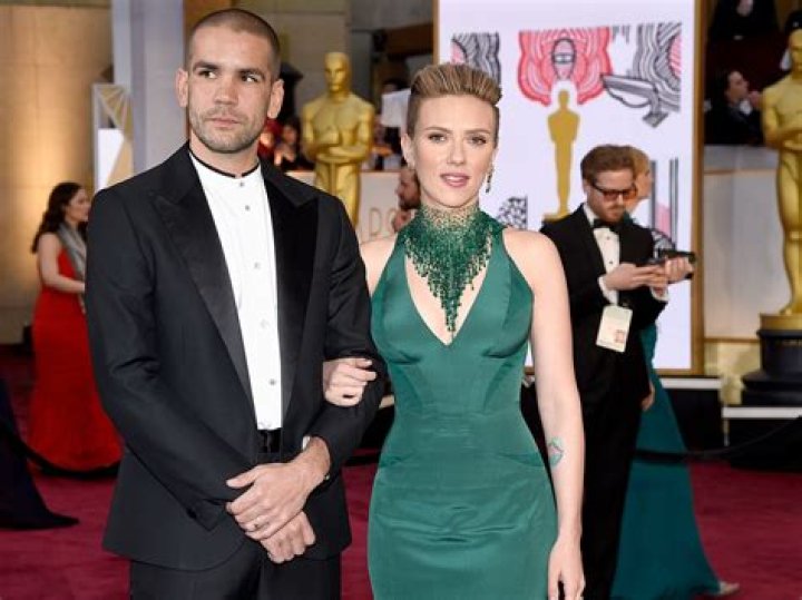 Was Scarlett Johansson fooling around on Ryan Reynolds?