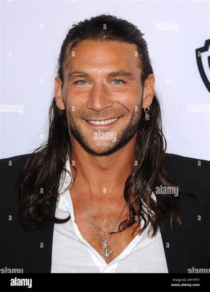 Zach McGowan Bio (Wiki) 