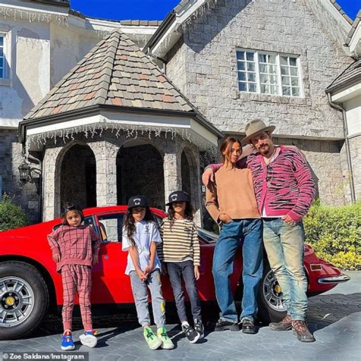 Zoe Saldana in vintage Fendi at the Oscars: undone or boho chic?